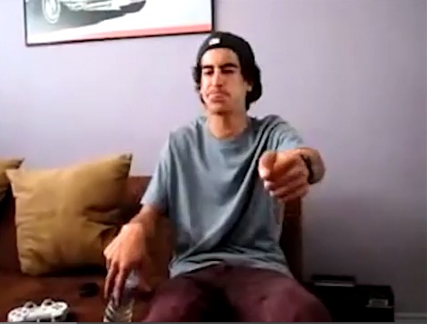 Машин шиг дуугардаг залуу