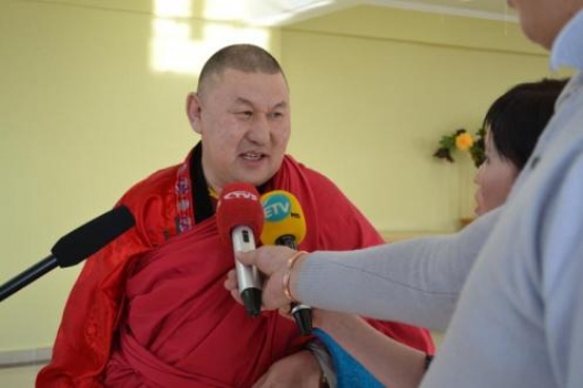 Монголд лам-олигархиуд төрж шарын шашин хоёр хуваагдсан нь