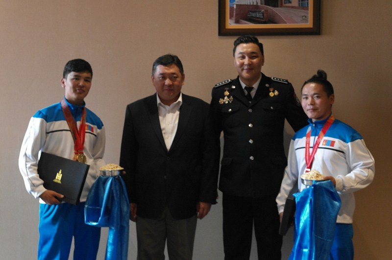 Дэлхийн хэмжээнд Монгол улсын нэрийг гаргасан залууст хүндэтгэл үзүүллээ