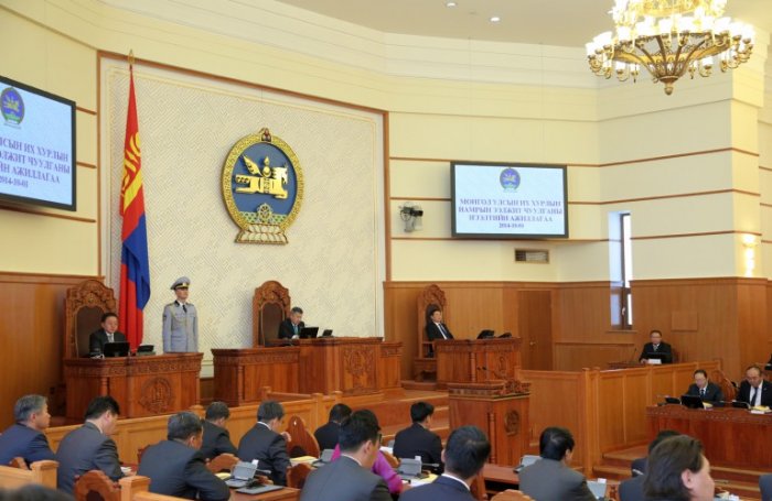 Монголын улстөрчид 10 тэрбум ам.доллараар популизм хийжээ