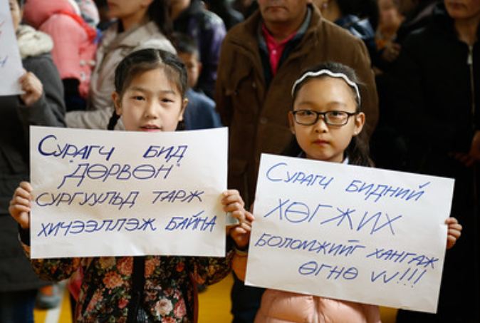 Хичээлийн байргүй "шилдэг сургууль"
