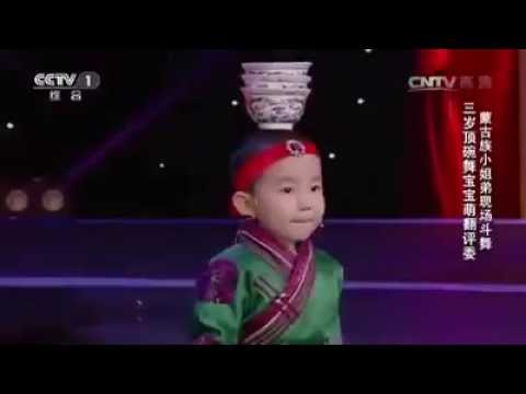 3 настай Монгол охин Хятадыг шуугиулав