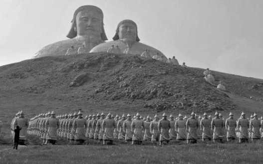 ӨвөрМонголд Чингис хааны нэр, хөрөг зургийг бизнесийн зорилгоор ашиглахыг хориглов