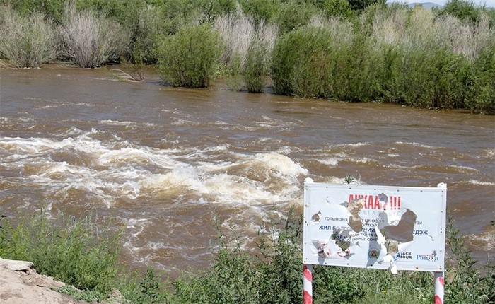 Анхааруулга: Томоохон голууд үерлэсний улмаас 13 хүн усанд амиа алджээ