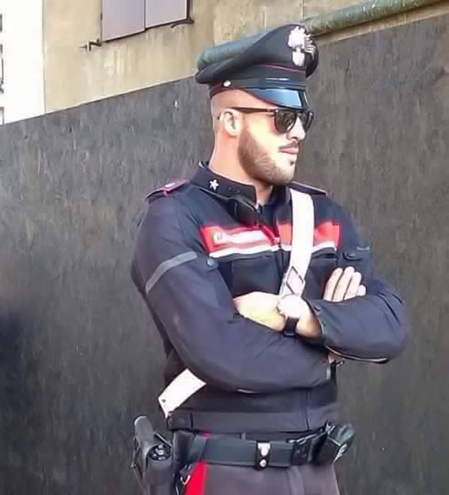 Италийн царайлаг цагдаагийн жишээ