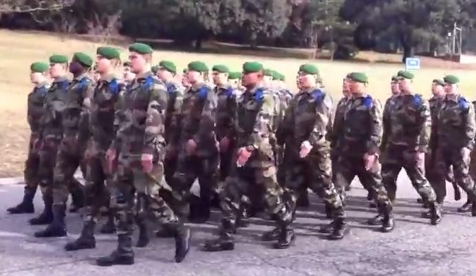 Жавхлангийн дууг дуулж буй франц цэргүүд