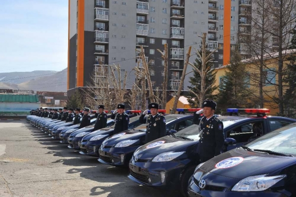 АСЕМ-аар 32152 ам.долларын үнэтэй 52 ширхэг приус авч "тансаглажээ"