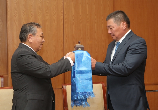 Монгол Улсын Ерөнхийлөгчийн Тамгын газрын даргаар Ц.Баярсайханыг томиллоо