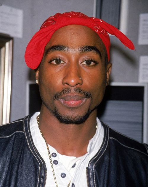 TUPAC одоог хүртэл амьд гэв