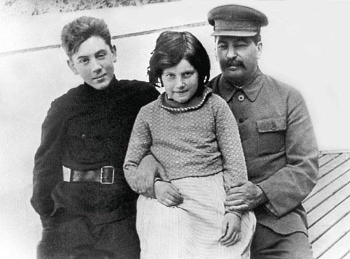  Сталины цорын ганц охин 45 нас хүрлээ 