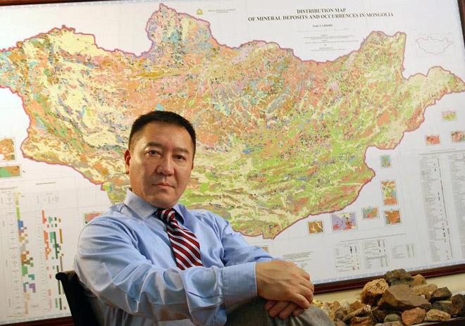 Бүхэл бүтэн Орхон голыг бохирдуулсан Ц.Мянганбаяртай хариуцлага тооцох хуулийн байгууллага Монголд алга!