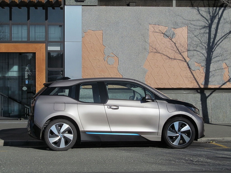 “BMW” ирэх онд 100 мянган цахилгаан автомашин борлуулна