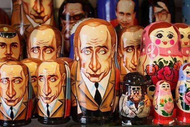 Хөөрхий Путинээр оросууд тоглодог юм байна дөө