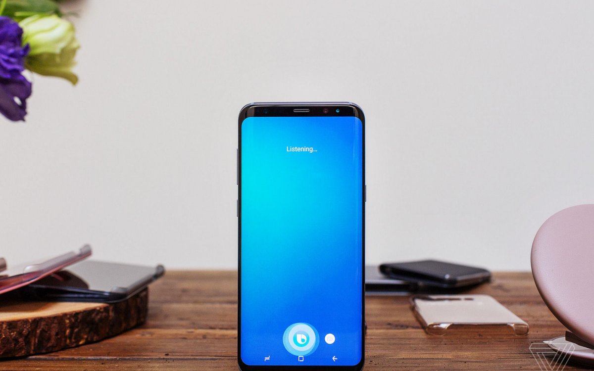 Samsung Galaxy S8-ийг танилцуулж байна