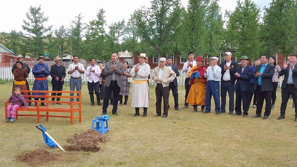 Ж.Мөнхбат тойрогтоо ажиллаж байна