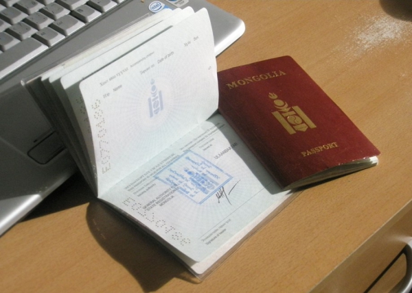 Сэрэмжлүүлэг: Хүний пасспортоор хил гарах гэж байсан иргэн ял авлаа