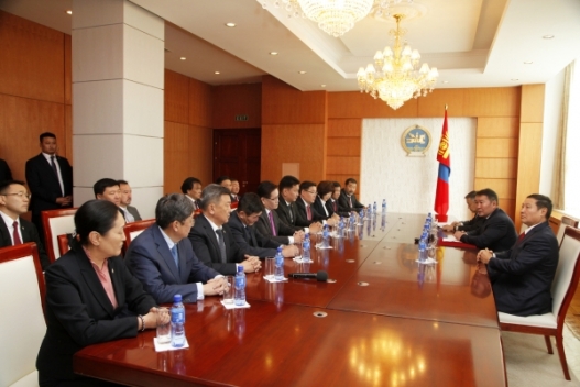 Ерөнхийлөгч Х.Баттулга: Монгол Улсаар овоглогдох Засгийн газар шүү гэдгийг анхаараарай, улстөржилт хэрэггүй