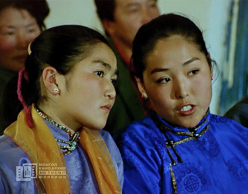 Монголын урлаг соёлын оддын ховор нандин гэрэл зургуудаас 