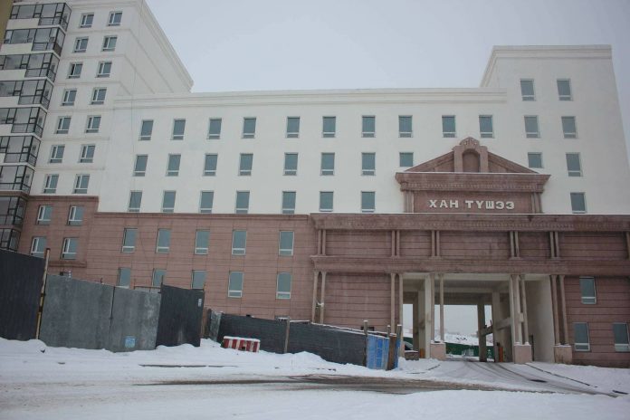   Хохирогч эмэгтэйг хорвоогийн &ldquo;хог шаар&rdquo; болгох тактик буюу газрын наймаа