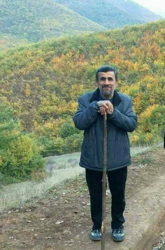 Хонь хариулж амьдарч буй Иран улсын экс Ерөнхийлөгч Махмуд Ахмадинежад