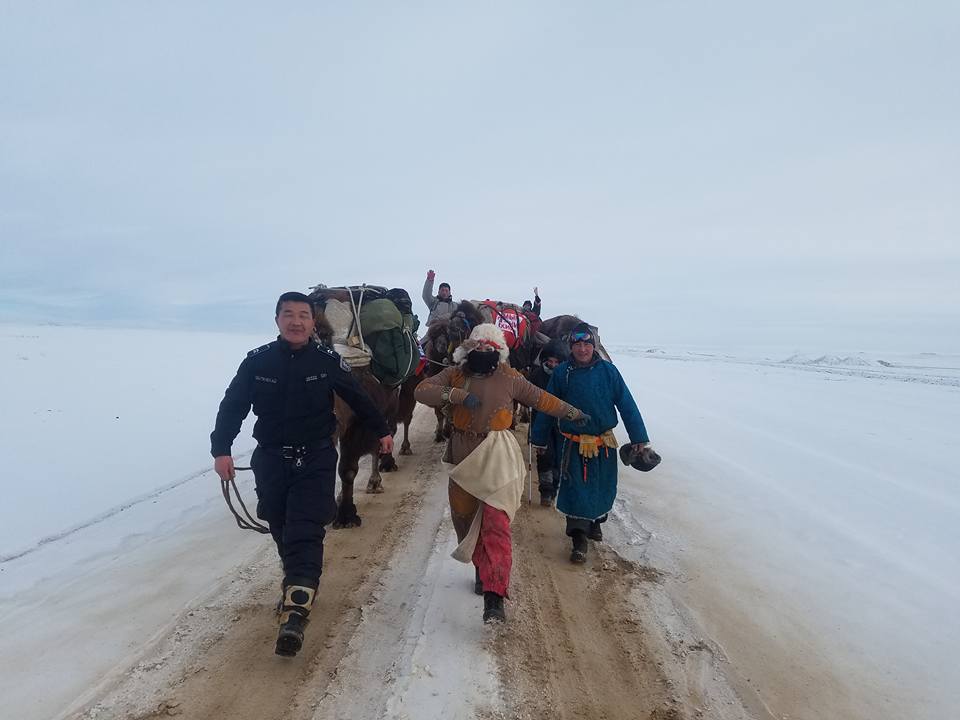 Монгол бадарч Амай тэмээгээр аялагч Байгальмаатай нэгдэнэ 