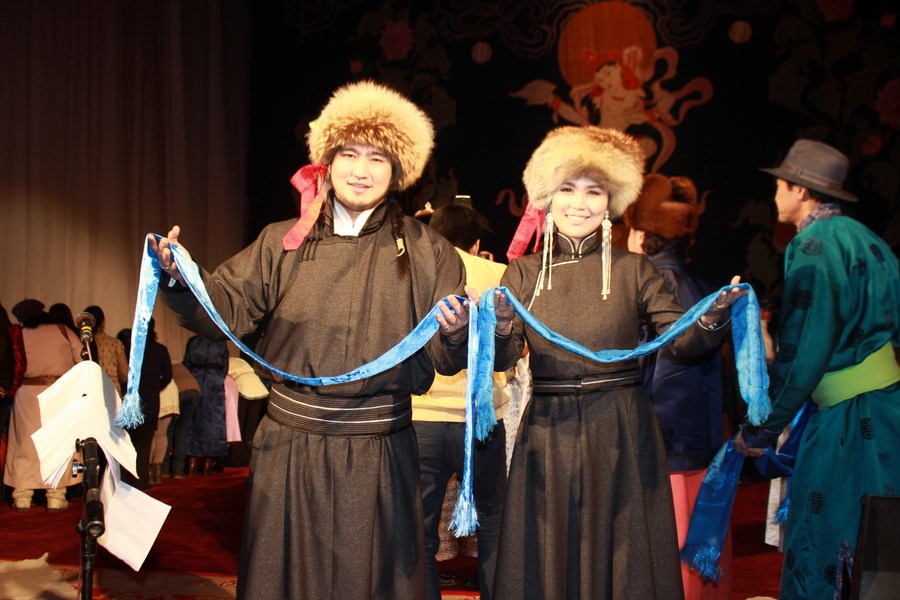 Улсын Драмын театрын жүжигчдийн сар шинийн гоёл