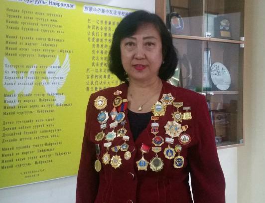 Монголын төрд насаараа зүтгэсэн ахмад дайчидаас ч илүү одон медаль цуглуулсан Хятад улсын иргэн 
