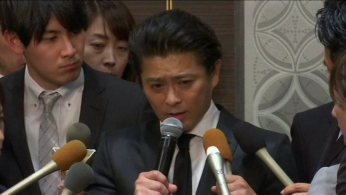 Сурагч охиныг хүчээр үнссэн Японы алдартай хамтлагийн гишүүн уучлалт гуйв