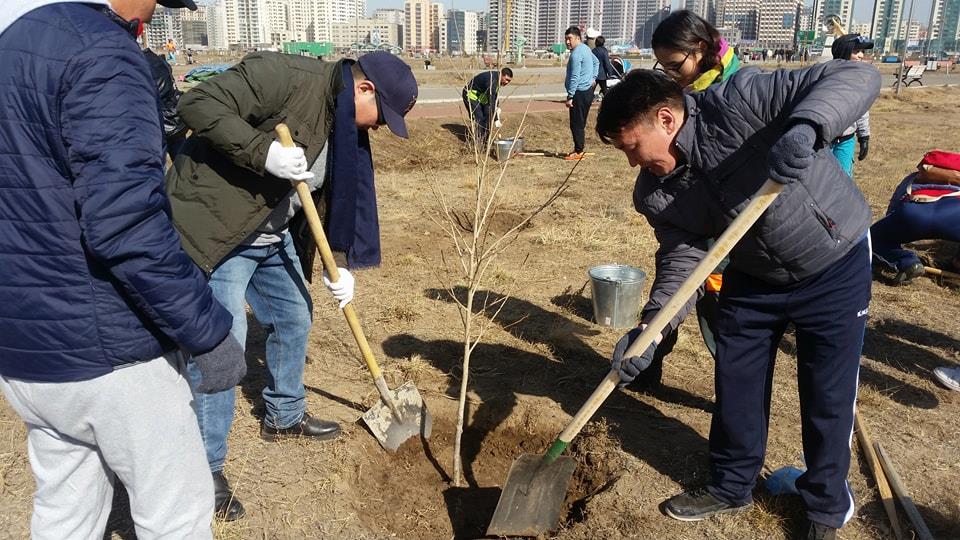 “Генерал төгөл”-д тарьсан мод сөөгөнд арчилгаа, цэнэг усалгаа хийлээ