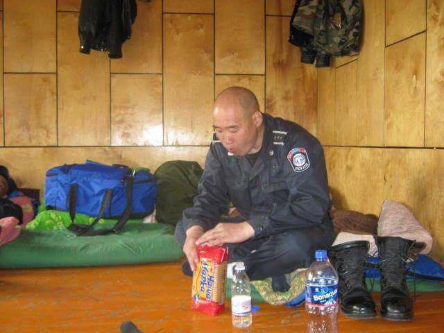Ямар ч нөхцлийг үл ажран үүргээ гүйцэтгэх Монгол төрийн цагдаа /Фото/