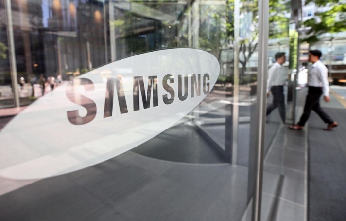 "Samsung" компани ирэх онд 6 камертай ухаалаг гар утас танилцуулна