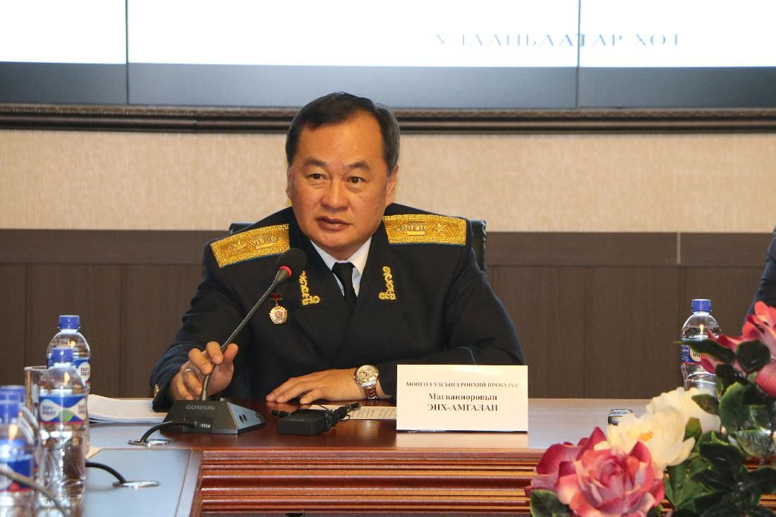 Монгол Улсын Ерөнхий прокурор М.Энх-Амгалан, Ерөнхий прокурорын орлогч Г.Эрдэнэбат нарыг албан тушаалаас нь огцoрууллаа