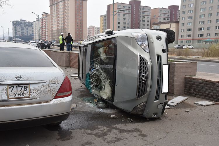 Гурван автомашин мөргөлдсөн осол гарчээ