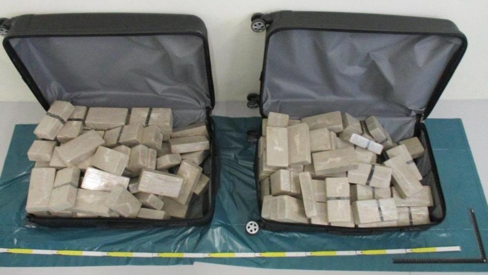 Монголын дипломат пасспорттой хоёр иргэн 70 кг хар тамхи тээвэрлэж яваад баригджээ