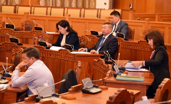 УИХ-д дахин нэр дэвшүүлнэ гэсэн амлалтыг У.Хүрэлсүхээс бичгээр авчээ