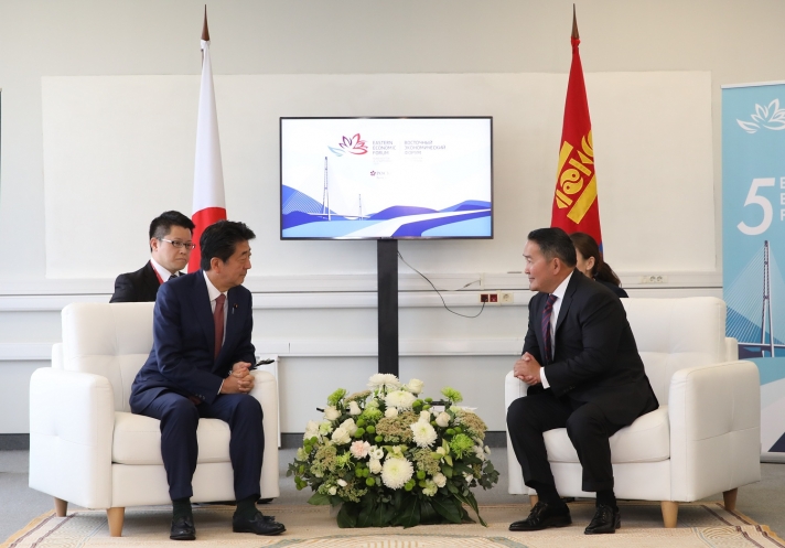 Монгол Улсын Ерөнхийлөгч Х.Баттулга Япон улсын Ерөнхий сайд Шинзо Абэ нар уулзав
