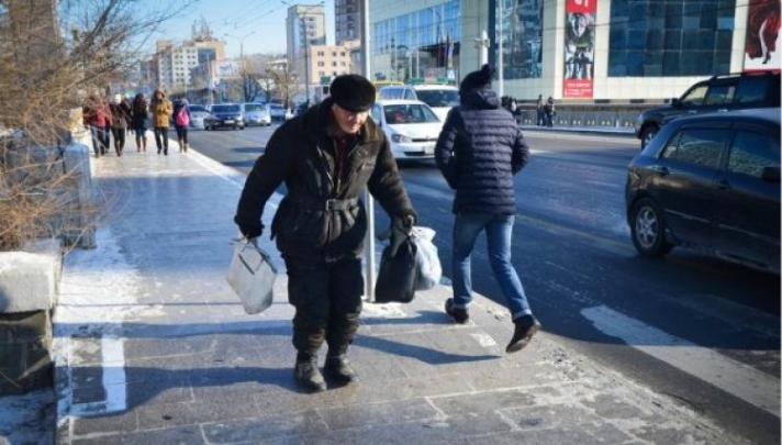 Cтандартгүйгээс нийслэлчүүд уран гулгалтаар "хичээллэж" байна