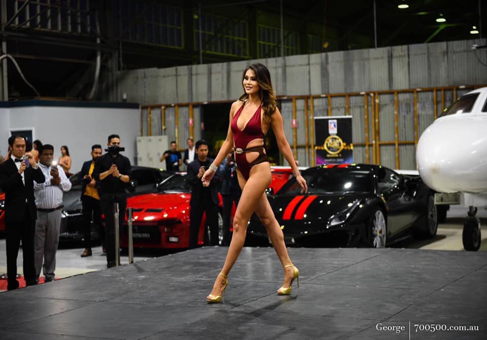 “Miss Auto D’Elligance 2019” миссийн тэмцээнд түрүүлсэн Д.Шүрэнцэцэгийн гэрэл зургаас