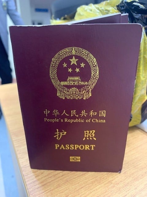 Хятад иргэдийн олон тооны гадаад паспорт хилээр оруулсныг илрүүлжээ