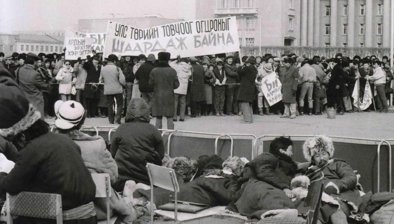 Ардчилалд хамаагүй хямрал