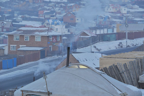 2-7 насны гурван хүүхэд харгалзах хүнгүй, хоол ундгүй хүйтэн гэрт хоёр хоножээ