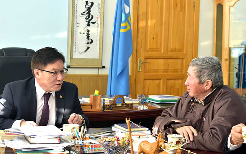 Монгол улсын шинэ Үндсэн хууль батлалцсан ардын Их Хурлын депутатуудад хүндэтгэл үзүүллээ
