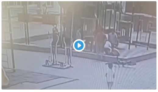 БИЧЛЭГ: Тоглоомын талбайд тоглож байсан 14 настай охиныг 6 эрэгтэй хүүхэд бүлэглэн зоджээ