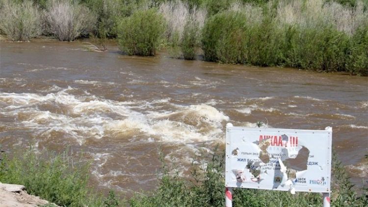 “Ланд крузер” машинтайгаа бэлтсийн голд урссан 5 хүнийг хайж байна