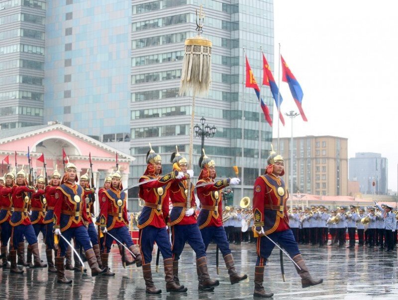 Өнөөдөр Монгол Улсын Төрийн далбааны өдөр