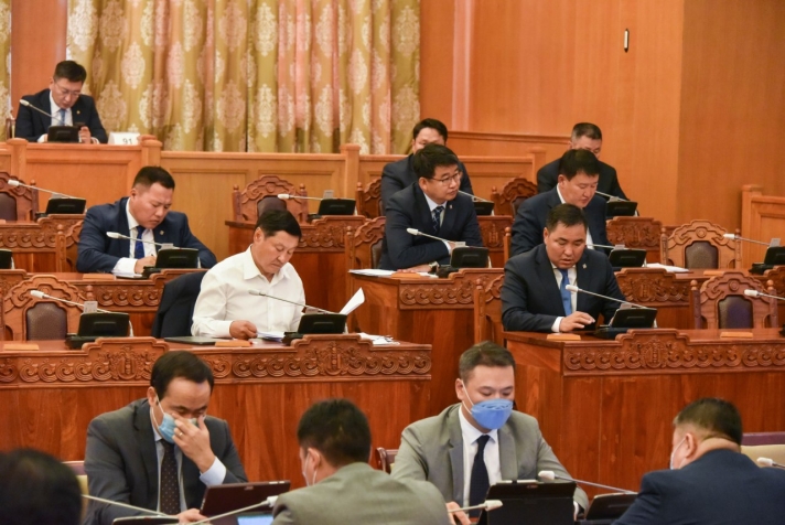 УИХ-ын гишүүний үг хэлэх, хуралдаанд оролцох эрхийг хасаж, дэг сахиулах нь зөв үү?