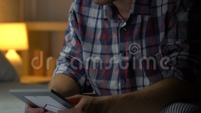 Хуучин эхнэрлүүгээ хайртай байнга санаад байна гэж бичсэн байсан
