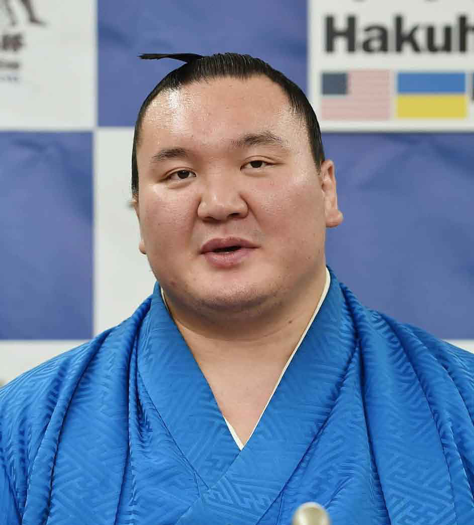 Хакухо М.Даваажаргал: Ээждээ нэг үнсүүлчихмээр л байна