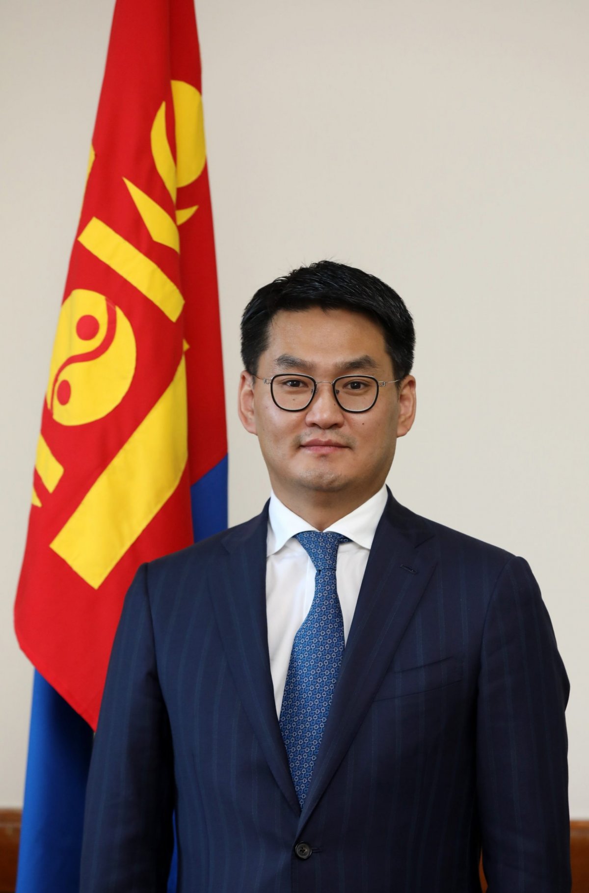 Монгол Улсын Ерөнхийлөгчийн Тамгын газрын дарга Ө.Шижир МАН-ын Ерөнхий нарийн бичгийн дарга Д.Амарбаясгалангийн шаардлагад хариу өглөө