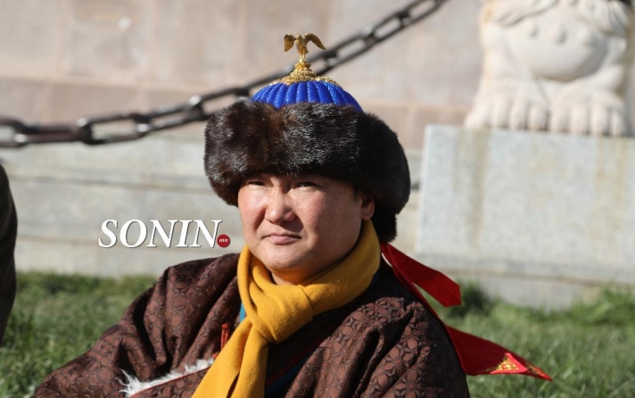 С.Жавхлан: Монголчууд дарга нараа хүний үхлээр тоглотол нь давраачихаж...